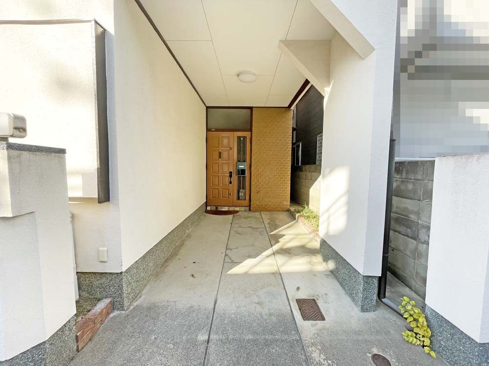 西宮市伏原町_戸建てのエントランス