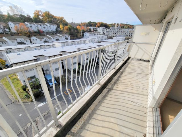 帝塚山ガーデンハイツ2号棟のバルコニー