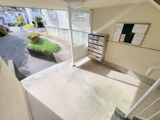 帝塚山ガーデンハイツ2号棟のロビー