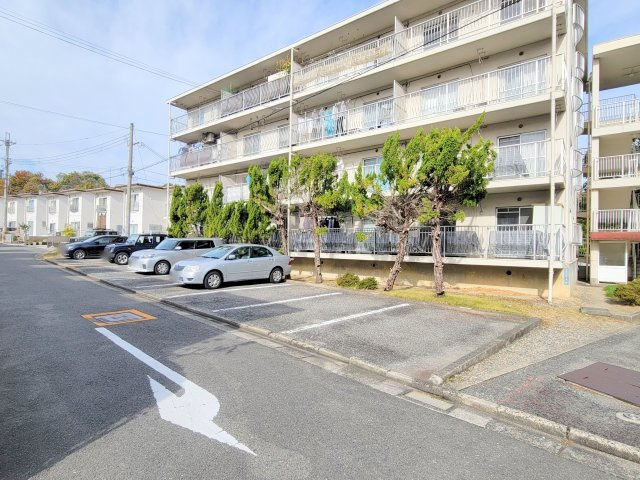 帝塚山ガーデンハイツ2号棟の駐車場