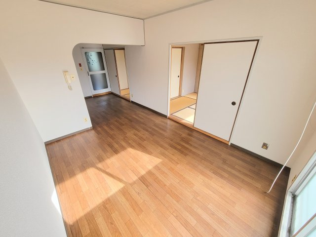 帝塚山ガーデンハイツ2号棟の居間・リビング