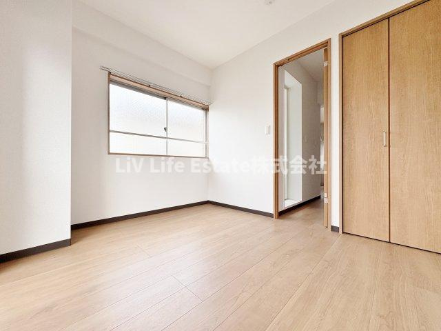 東大和ビルの寝室