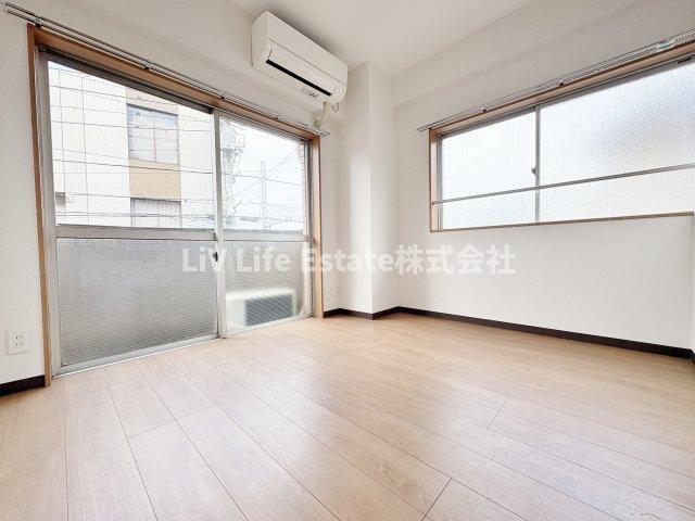 東大和ビルの洋室