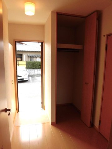 セジュールさくらの玄関|シューズボックス付きの玄関です☆