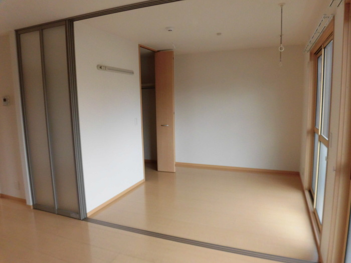 セジュールさくらの寝室|クローゼット付の洋室です☆