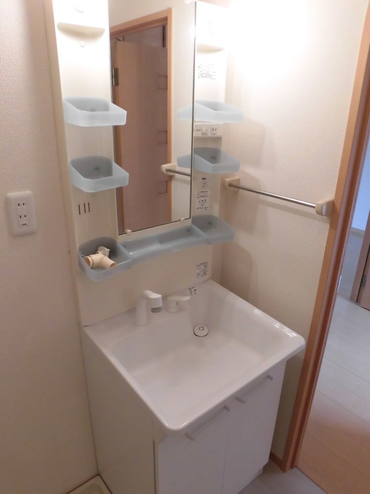 セジュールさくらの洗面所|明るい洗面所です★