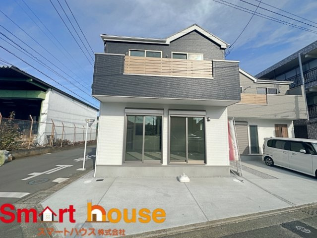 相模原市中央区鹿沼台　最終2棟！の外観|3号棟
外壁が周囲の街並みと青空に生えるお洒落な仕上がり！周囲には高い建物のないエリア。青い空が大きく感じますね。