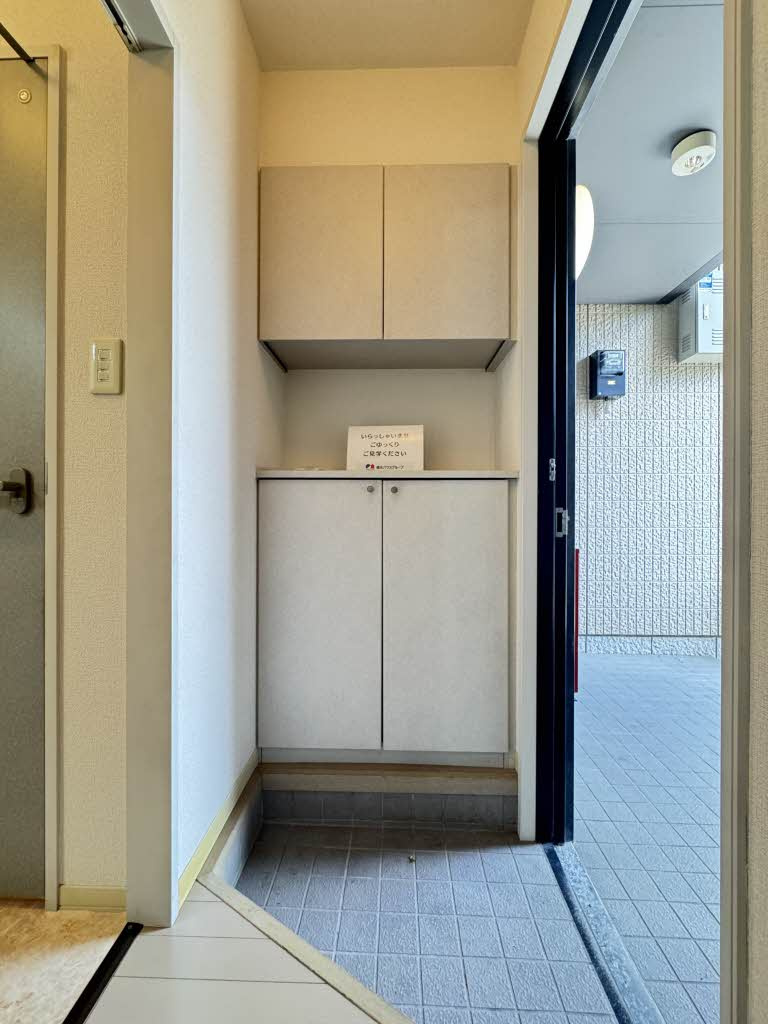 ＡＸＩＳ桑野Ⅲ　Ｂ棟の玄関|シューズボックス付きの玄関です☆