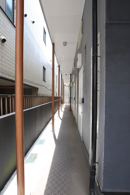 玄関側共用通路
