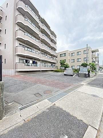 グランシャリオの駐車場|駐車場完備です