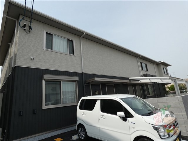 トレスセドロ新保の外観