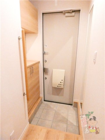 トレスセドロ新保の玄関
