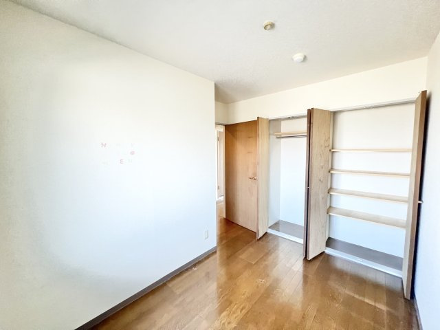 パティオス若葉の洋室|ゆったりした洋室です