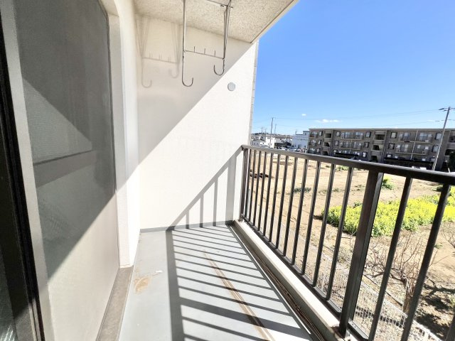 パティオス若葉のバルコニー|外からの目が気にならないバルコニーで洗濯物が干せます