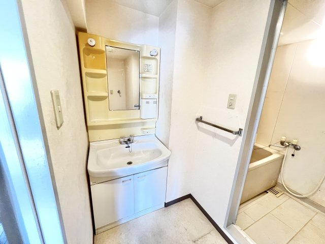 パティオス若葉の洗面所|ゆったりとスペースのある洗面所