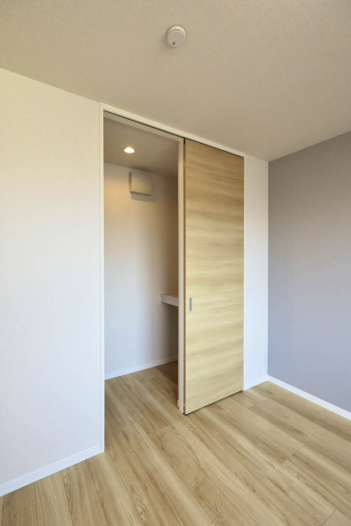 トレスセドロ新保の洋室