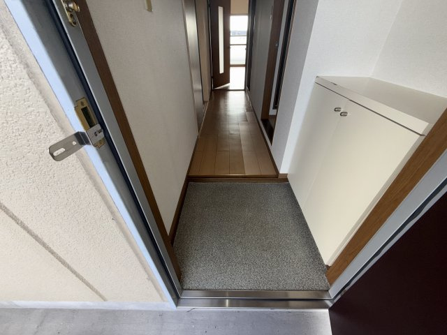 ドミール加佐の玄関