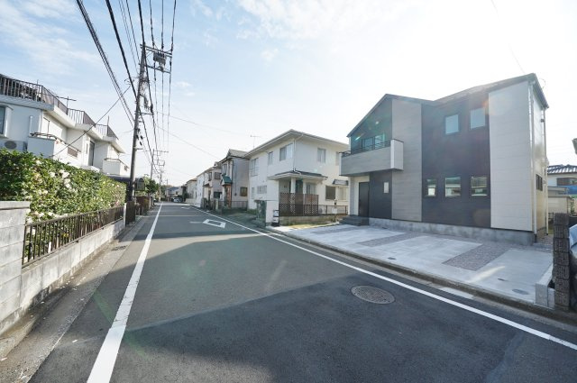 【横浜市瀬谷区南瀬谷1丁目62-17新築戸建て】★仲介手数料無料★（瀬谷さくら小学校・南瀬谷中学校）の前面道路含む現地写真