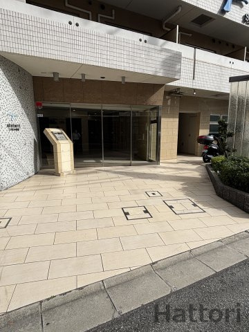 SERENiTE 江坂四番館のエントランス
