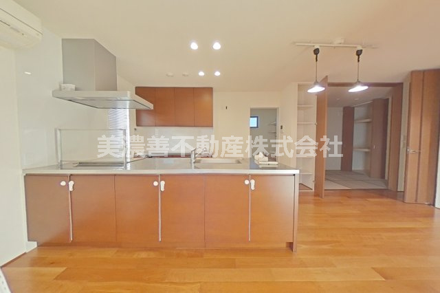 ６４４８４　岐阜市水海道中古戸建てのキッチン