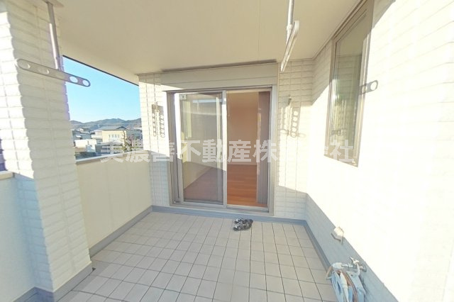 ６４４８４　岐阜市水海道中古戸建てのバルコニー