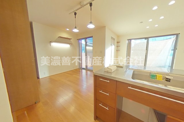 ６４４８４　岐阜市水海道中古戸建てのキッチン