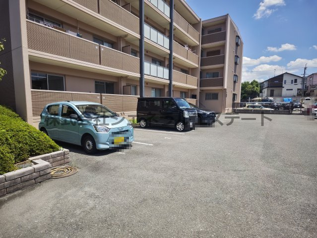 ラフィネ星田の駐車場|駐車場完備です