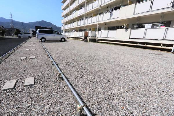 【駐車場】 | ビレッジハウス学文路1号棟 | カースペースがあります