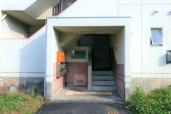 【エントランス】 | ビレッジハウス学文路1号棟 | 落ち着いたエントランスです