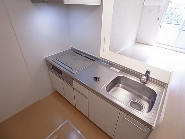 神戸市須磨区妙法寺字筆前のアパートのキッチン|システムキッチン（IH3口）