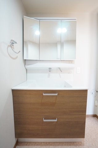 Vigoaisho常滑　3階の独立洗面台|引き出しタイプの収納♪
明るい洗面♪