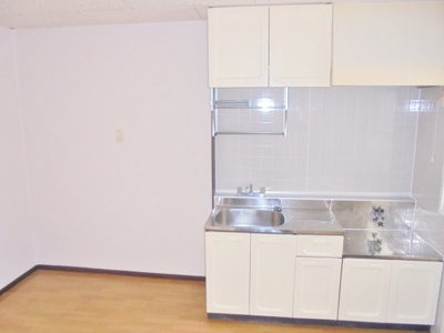 【キッチン】 | ドエルみよし | 吊戸棚付き