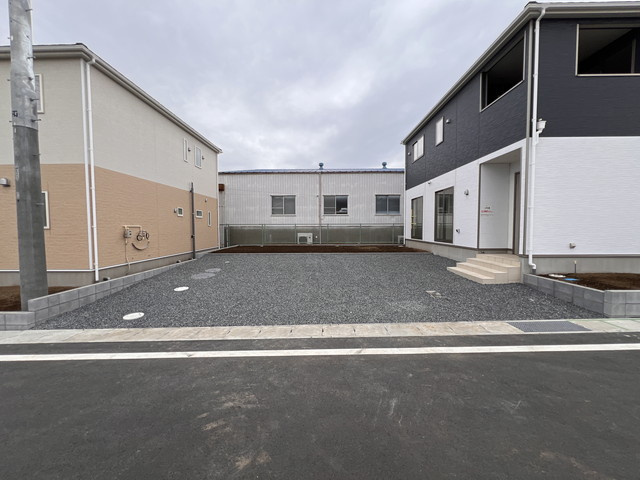 新築　太田市藪塚町第9　クレイドルガーデン　１号棟の駐車場|現地写真　駐車スペースは並列3台分可能です！
