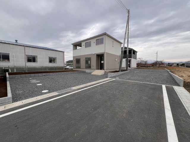 新築　太田市藪塚町第9　クレイドルガーデン　3号棟の前面道路含む現地写真|現地写真　	西側接道幅員約25ｍ　	