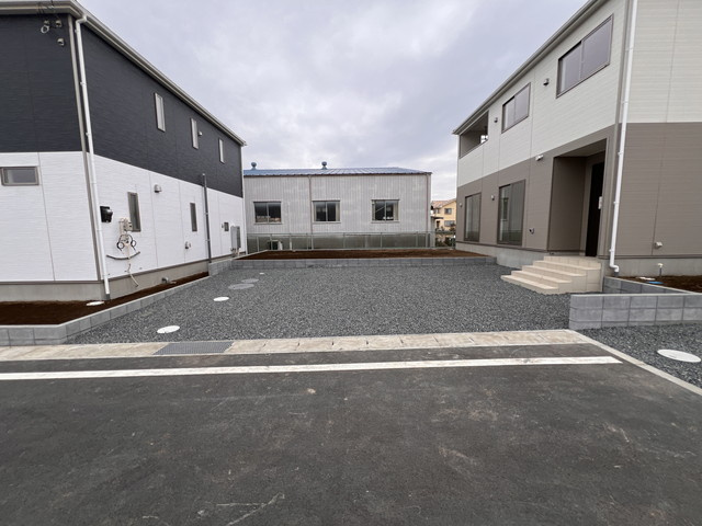 新築　太田市藪塚町第9　クレイドルガーデン　3号棟の駐車場|現地写真　駐車スペースは並列3台分可能です！

