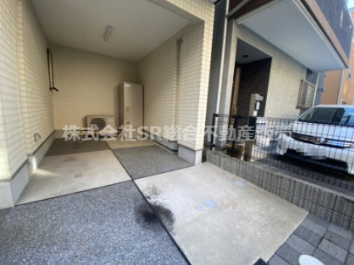 加納２丁目中古戸建の駐車場|車をお持ちの方に嬉しい駐車場付きの物件です