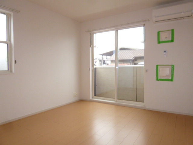 ヒルサイドハウスの居間・リビング|洋室