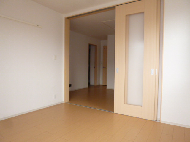 ヒルサイドハウスの居間・リビング|洋室