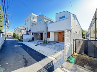 【外観】 | 小田急線「千歳船橋」駅徒歩7分！新宿へダイレクトアクセス×緑豊かな住環境
2024年12月6日撮影