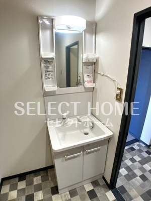 【独立洗面台】 | サンポール明大寺 | 独立洗面化粧台が付いています
