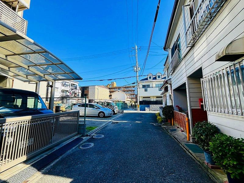 長栄寺町　中古一戸建ての前面道路含む現地写真|前面道路含む現地写真　幅員4ｍ
■物件内覧・資金計画相談・住宅ローン相談、リフォーム相談、お問合せ受付中■
※当日・翌日のご内覧、ご相談はお電話でのお問合せがスムーズです！