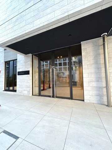 クラルテラセ新宿富久のエントランス