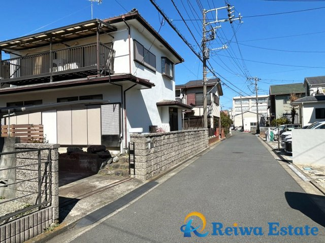 中古戸建　茅ヶ崎市萩園の前面道路含む現地写真