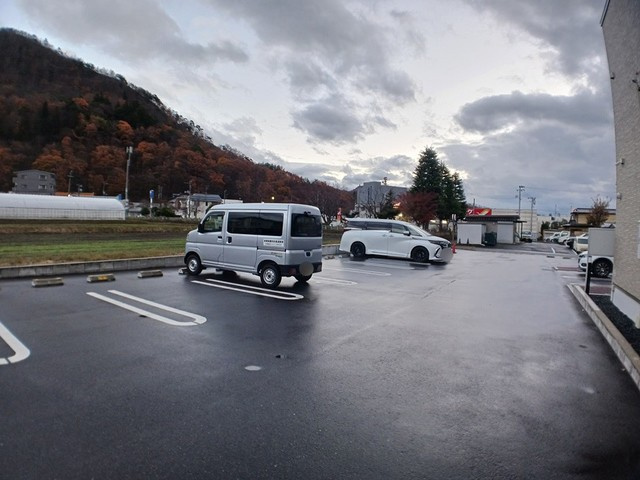 サイド　スリーの駐車場|駐車場