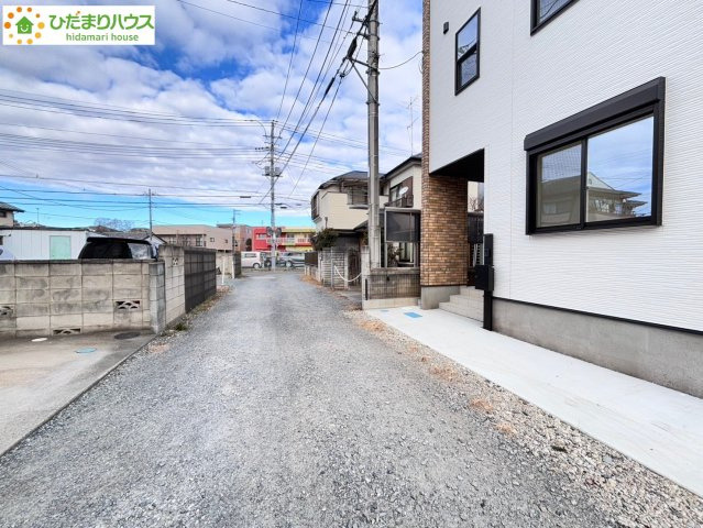 上尾市小敷谷　未入居戸建01の前面道路含む現地写真