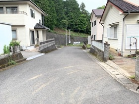 売土地の前面道路含む現地写真