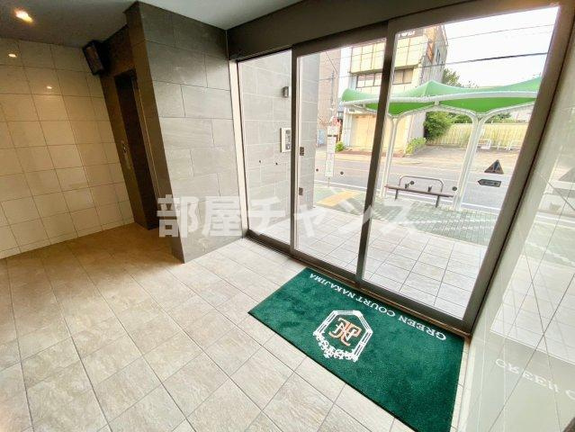 グリーンコート中島のエントランス