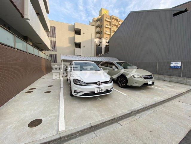 グリーンコート中島の駐車場