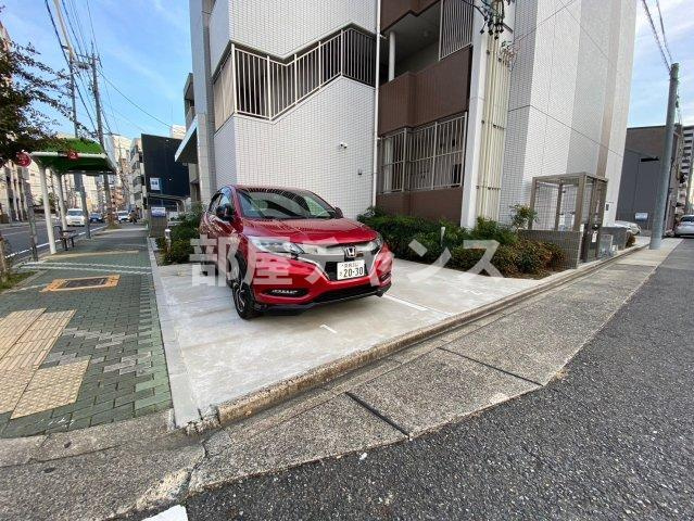 グリーンコート中島の駐車場