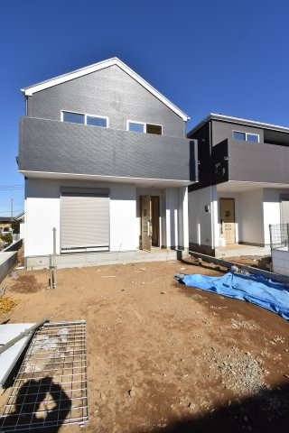 富士見市上沢３丁目の新築一戸建の外観|ベビーカーやゴルフバッグなど大きなものも収納できるシューズクローク付き玄関♪
7.87帖の主寝室にはウォークインクローゼットがあり、住空間広々！